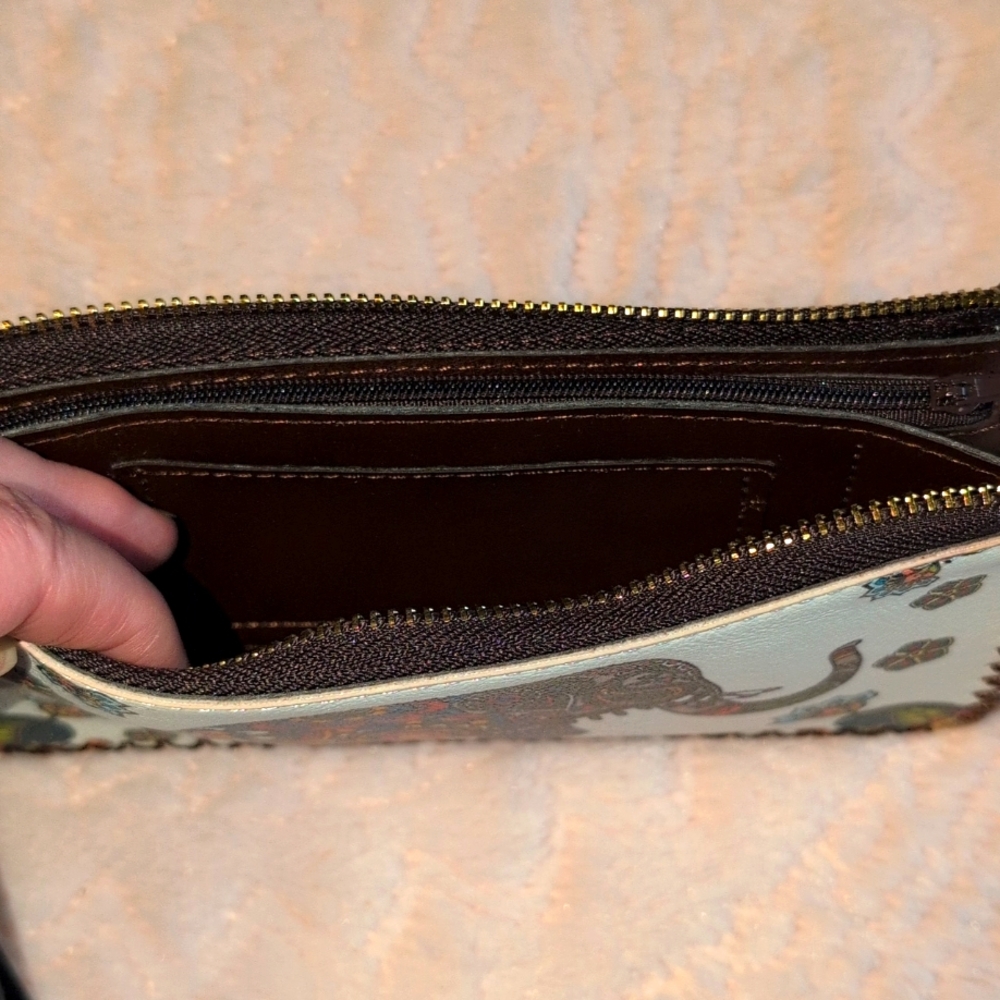 BNWOT Colorful Elephant Pattern Wristlet/Wallet - Picture 4 of 8